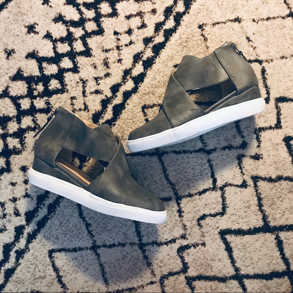 Wedge heel strappy sneakers